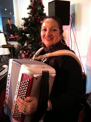 claudine_et_son_accordeon.jpg claudine_et_son_accordeon.jpg